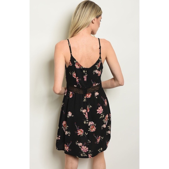 Sleeveless V-neck floral print tunic dress. - Picture 2 of 3